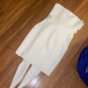 White strapless dress with bow on the back